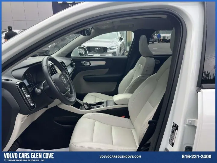 Volvo XC40 2021 AWD T5 Momentum SUV 4 puertas