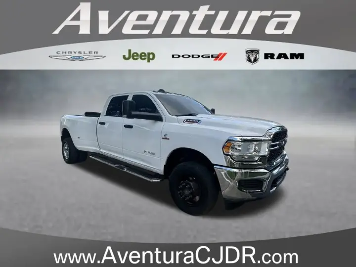 Ram 3500 2022 4x4 Tradesman 4p Camión de cabina doble 8 ft. LB DRW