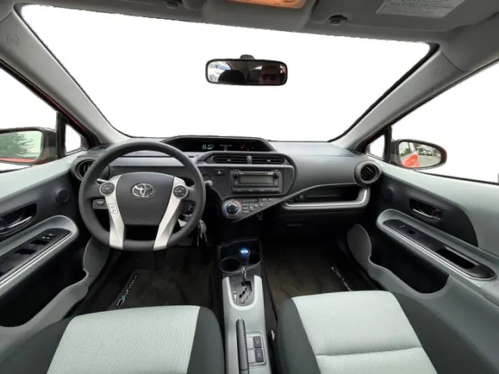 Toyota Prius c 2014