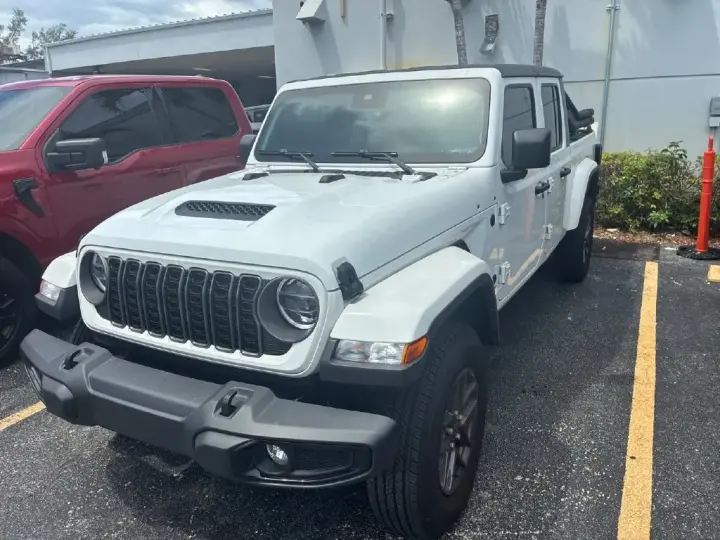 Jeep Gladiator 2025 4x4 Big Bear 4dr Crew Cab 5.0 ft. SB
