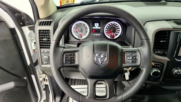 Ram 1500 Classic 2019 4x2 Tradesman 4dr Quad Cab 6.3 ft. SB Pickup