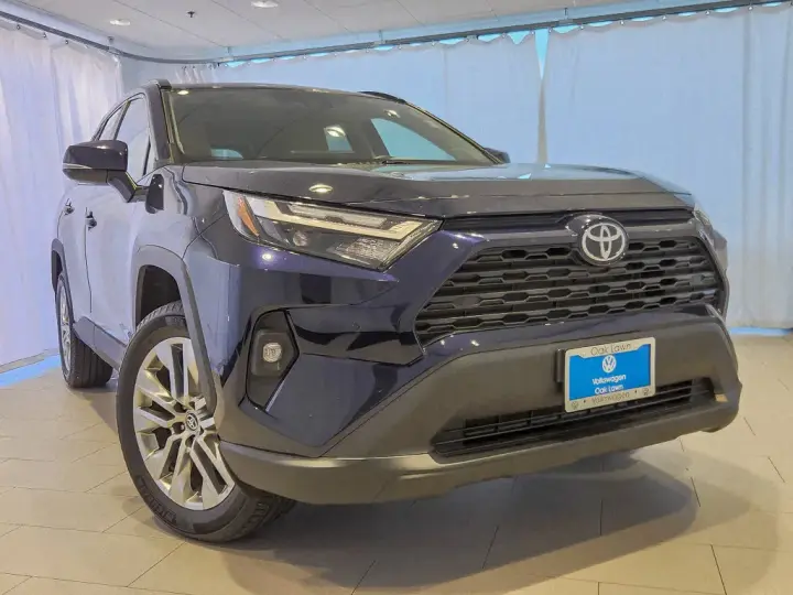 Toyota RAV4 2025 AWD XLE Premium 4dr SUV