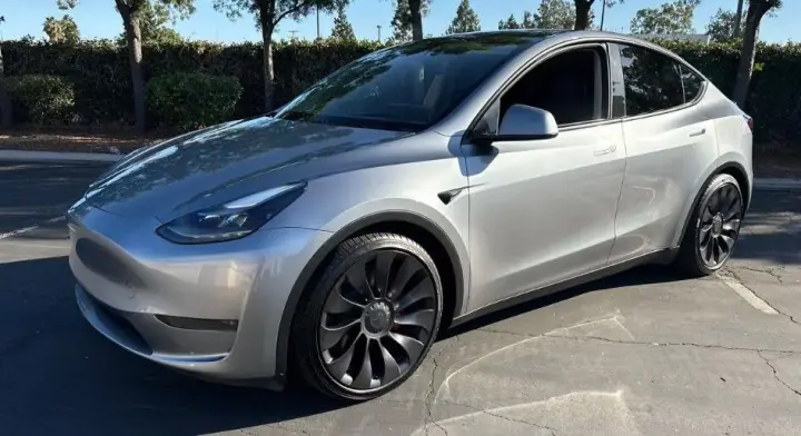 Tesla Model Y 2024 AWD Performance 4p Crossover
