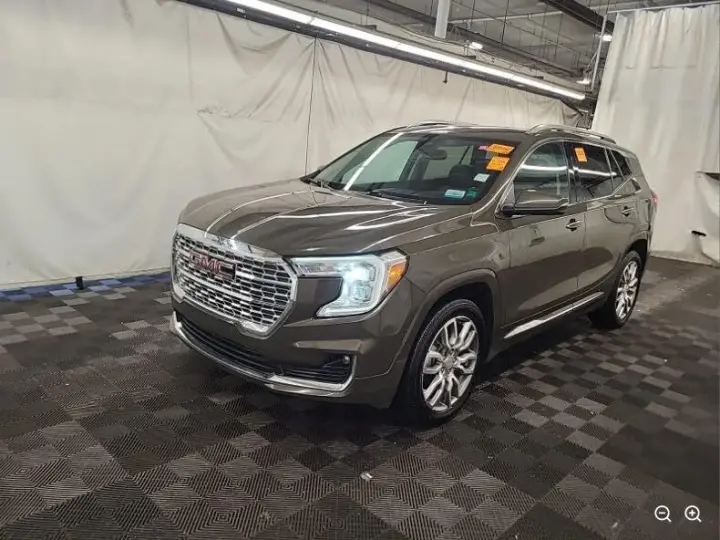 GMC Terrain 2023 AWD Denali SUV de 4 puertas