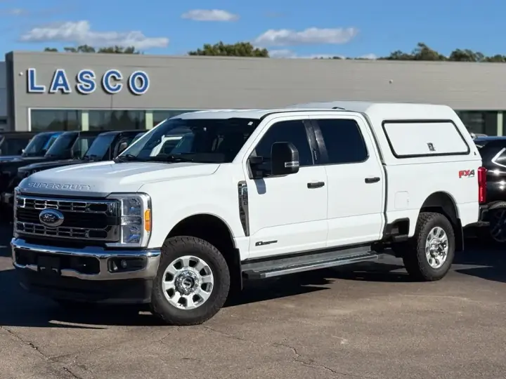 Ford F-350 Super Duty 2023 4x4 XLT 4dr Crew Cab 8 ft. LB SRW Pickup