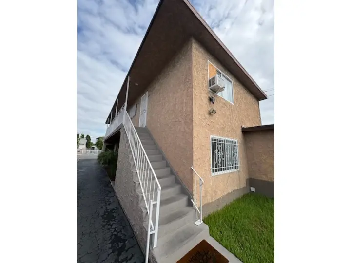 APARTAMENTO DE 2 RECS. EN Los Angeles