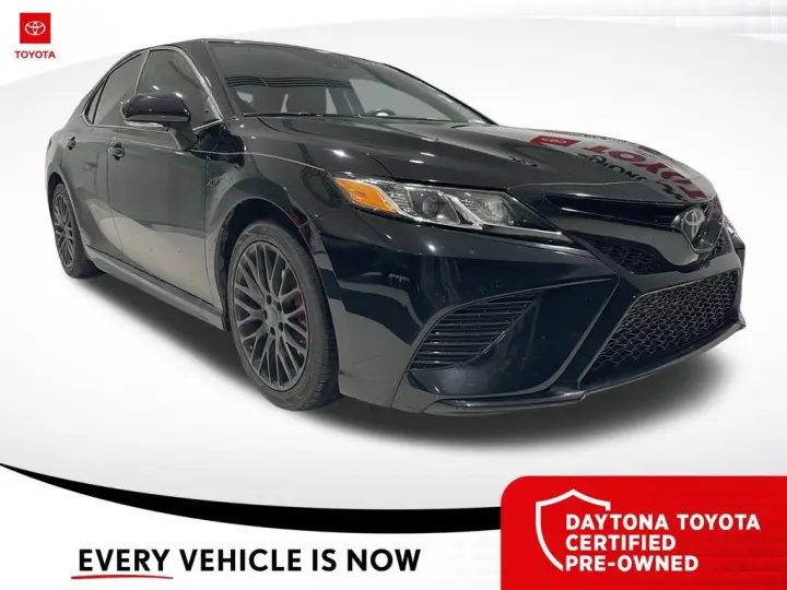 Toyota Camry 2020 SE Sedán de 4 puertas