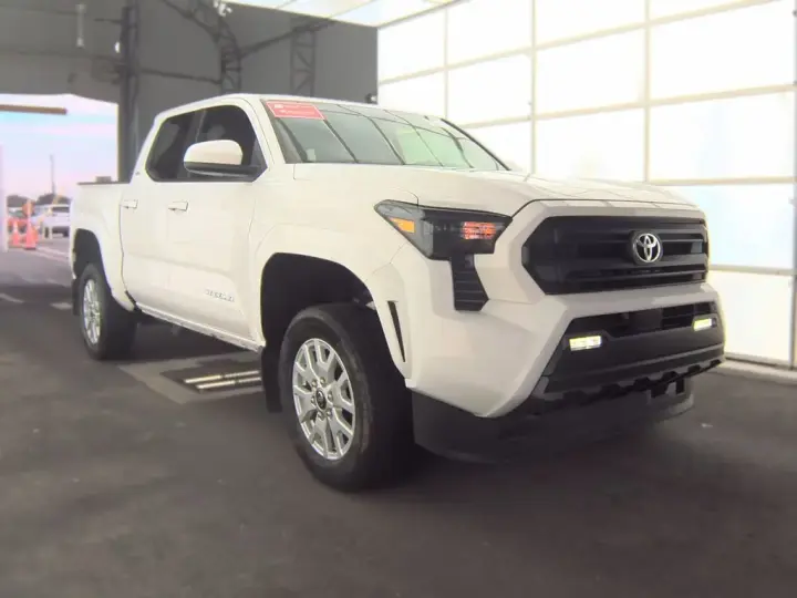 Toyota Tacoma 2025 4x2 SR5 4 puertas Doble Cabina 5.0 ft SB