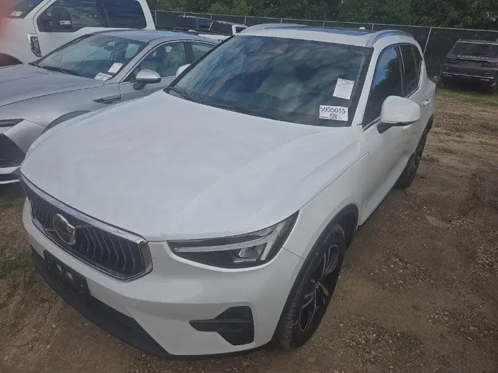 Volvo XC40 2023 AWD B5 Plus Tema Brillante 4dr SUV
