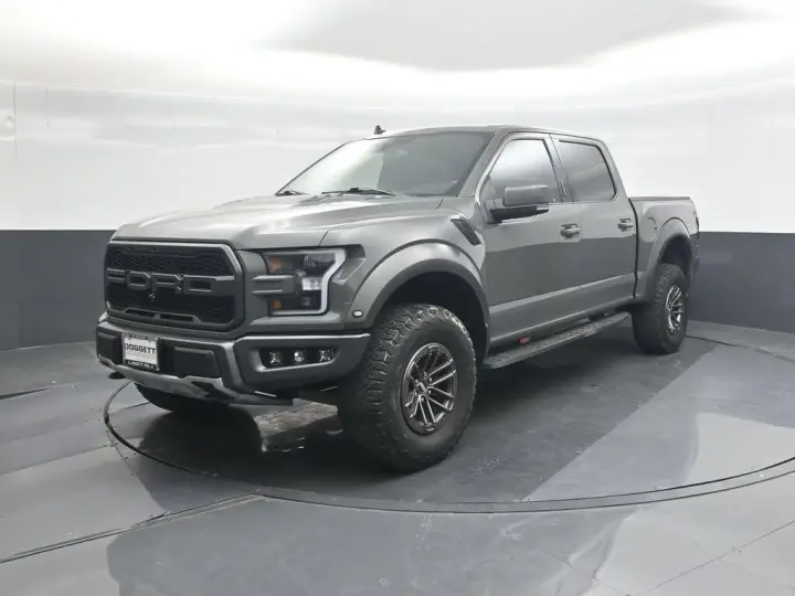 Ford F-150 2020 4x4 Raptor 4dr SuperCrew con motor de 5.5 pies de longitud.