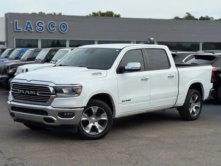 Ram 1500 2022 4x4 Laramie 4dr Crew Cab de 5.6 pies de largo Pickup