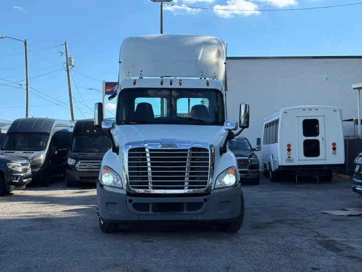 2015 Freightliner CASCADIA