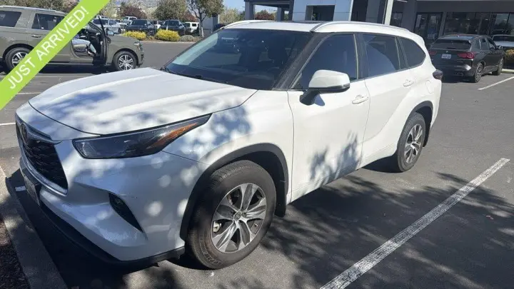 Toyota Highlander 2024 AWD XLE 4dr SUV