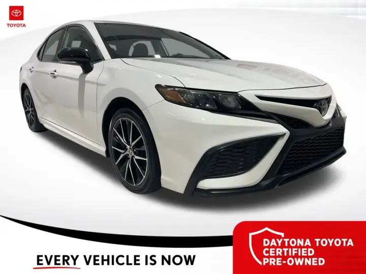 Toyota Camry 2023 SE Sedán 4 puertas