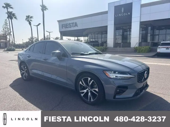 Volvo S60 2022 B5 R-Design 4dr Sedán