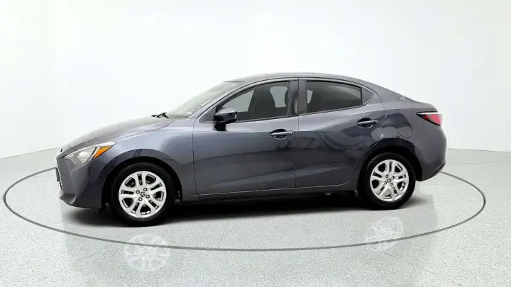 Toyota Yaris iA 2017 Sedán 4 puertas 6A