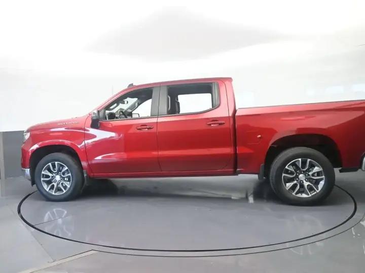 Chevrolet Silverado 1500 2023 4x2 LT 4 puertas Crew Cab 5.8 ft. SB
