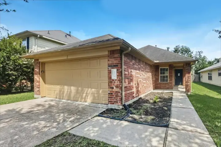 Beautiful 4-Bedroom Home for Rent – 2 Bathrooms