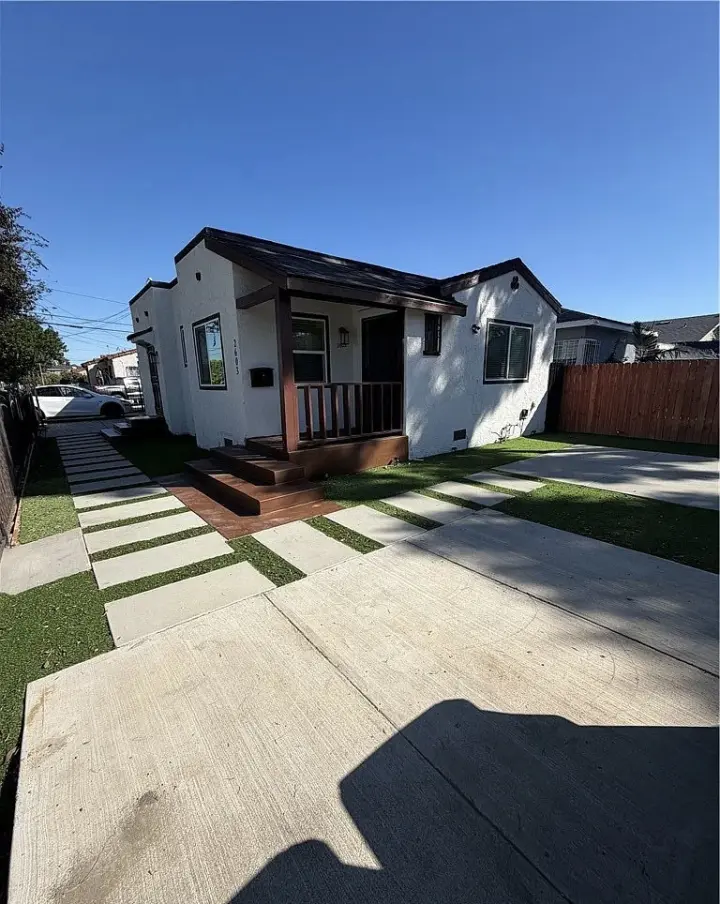 HOME IN THE HEART OF SOUTH GATE MOVE-IN READY!