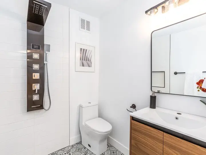 Ideally on a beautiful neighborhood in the foothills of Sunland