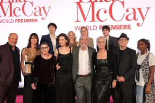 Ella McCay: La película perfecta para ver entre adolescentes y mamás